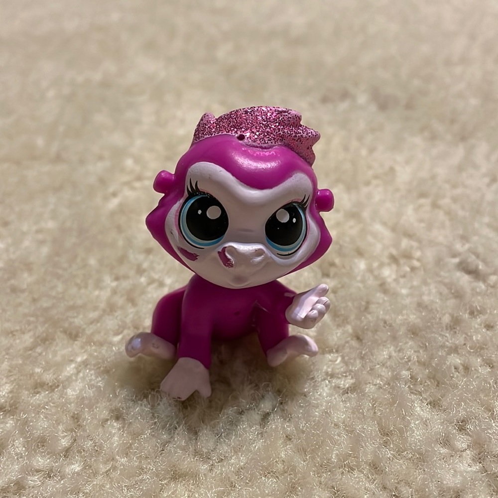 littlest pet shop gorilla, not the g2 before the latest gen.